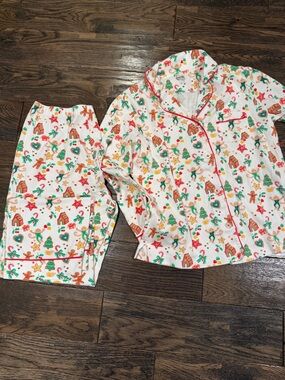 Roller Rabbit Women’s 2024 Limited Edition Gingerbread Party Holiday Print